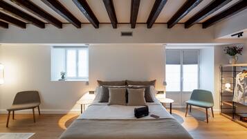 Habitación junior | Ropa de cama hipoalergénica, caja fuerte, escritorio