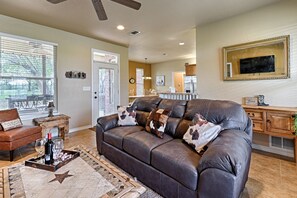 تلفزيون ذكي، مدفأة، ألعاب فيديو، كرة قدم الطاولة