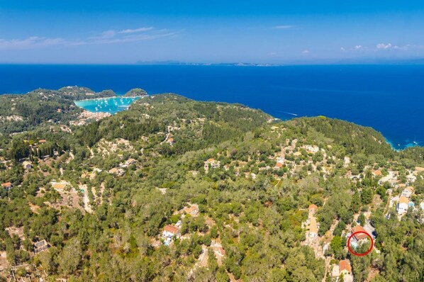 A coastal village with houses surrounded by greenery and a clear view of the sea. - Dimitris Cottage - Two Bedroom Villa, Sleeps 4 (Apergatika)