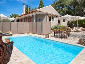 Beautiful villa with private pool and terrace - Dimitris Cottage - Two Bedroom Villa, Sleeps 4 (Apergatika)