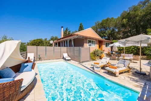Dimitris Cottage - Two Bedroom Villa, Sleeps 4