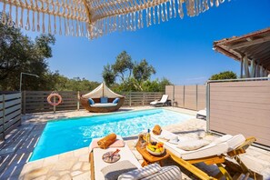 Pool - Dimitris Cottage - Two Bedroom Villa, Sleeps 4 (Apergatika)