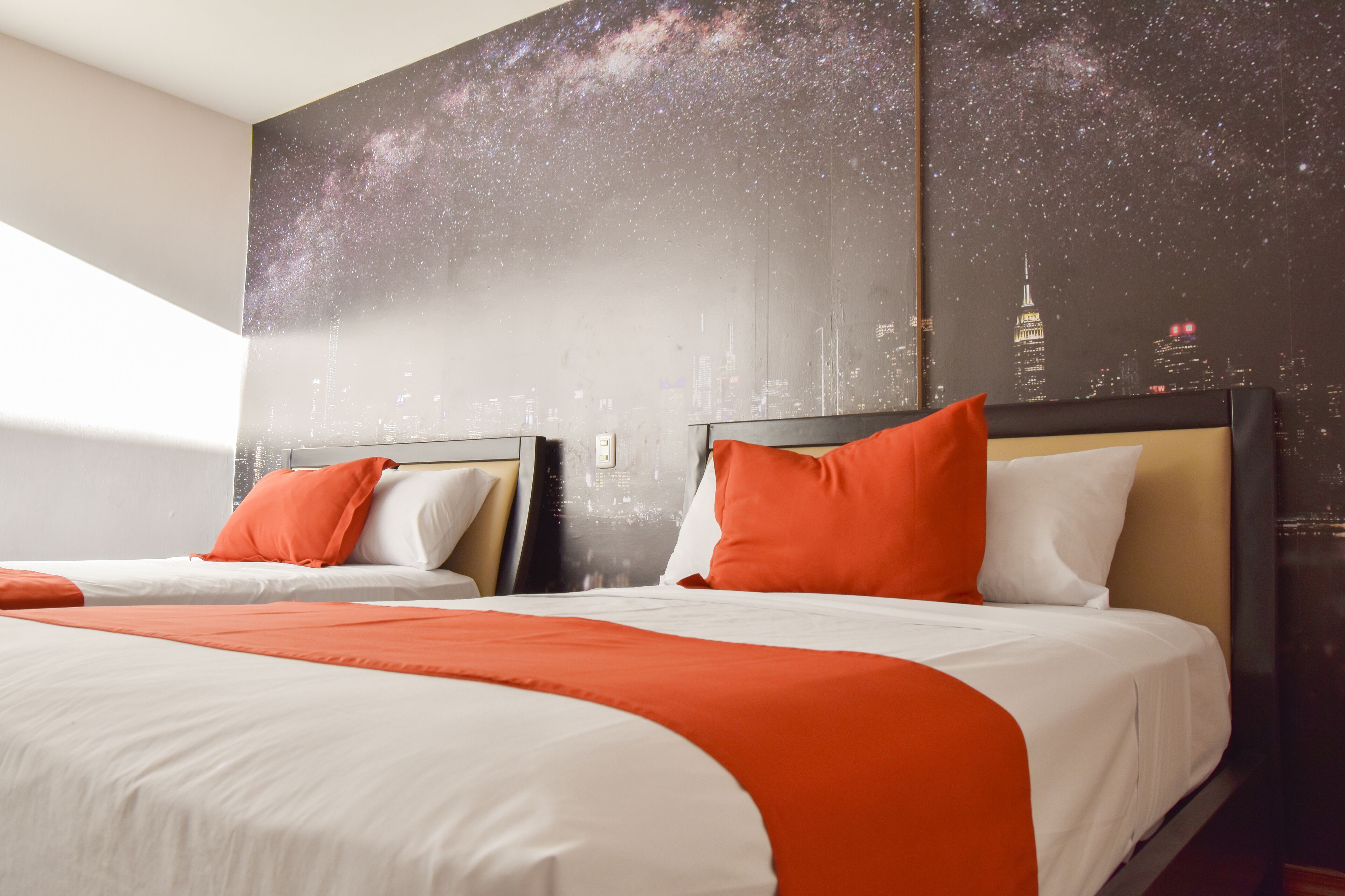 Familien-Doppelzimmer | Zimmersafe, Schreibtisch, laptopgeeigneter Arbeitsplatz