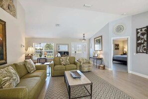 TV, offices - BEACH WALK @ MARCO - 2 mins to Beach & Restaurants (Marco Island)