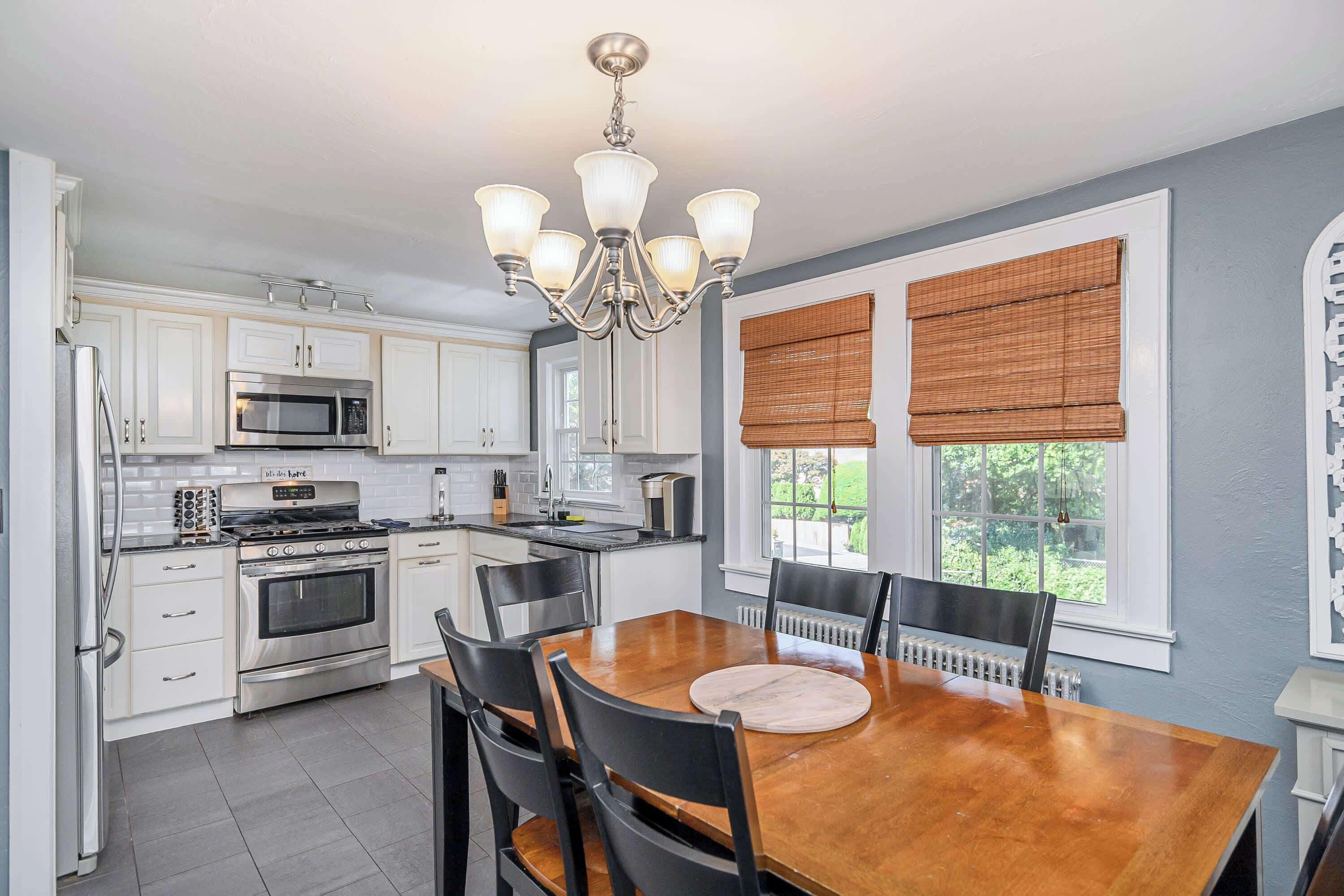 Køleskab, mikrobølgeovn, ovn, kogeplade