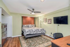 1 soverom, strykejern/-brett, wi-fi (inkludert) og sengetøy