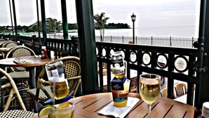 A table with a bottle of Corona beer, a glass of white wine, and a drink with a lime wedge. - Flex Comfort Apts of Greenwich #1 (Greenwich)