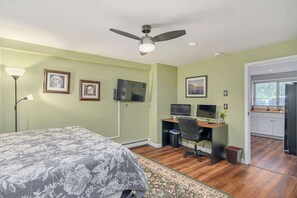 1 habitación, tabla de planchar con plancha, wifi gratis y ropa de cama