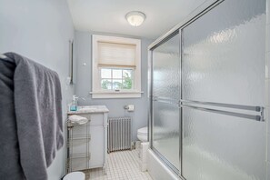 Douche, sèche-cheveux