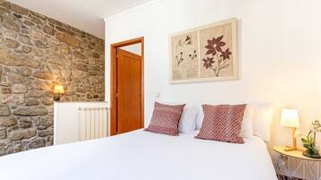 1 dormitorio, tabla de planchar con plancha, cuna de viaje y Internet
