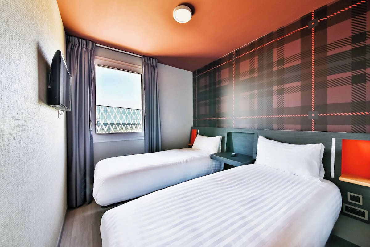 Twin Room with Window