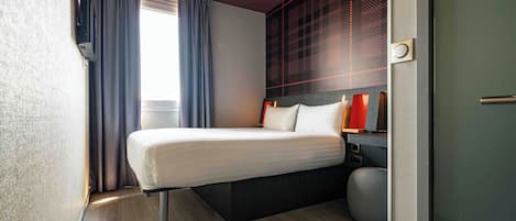 Double Room with Window | Laptop workspace, soundproofing, iron/ironing board, free WiFi