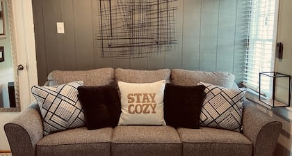~HistoricBungalow~QueenBed~FarmStay~SleepsTwo~