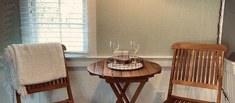 ~HistoricBungalow~QueenBed~FarmStay~SleepsTwo~