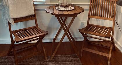 ~HistoricBungalow~QueenBed~FarmStay~SleepsTwo~