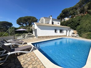 Pool - Holiday rental villa with swimming pool in Begur, Casa de Campo (Begur)