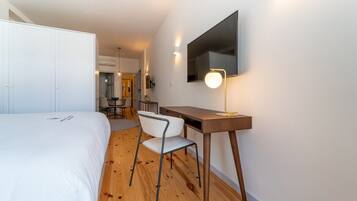 2 slaapkamers, een strijkplank/strijkijzer, internet, beddengoed