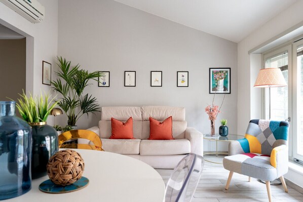 Télévision, chaîne hi-fi