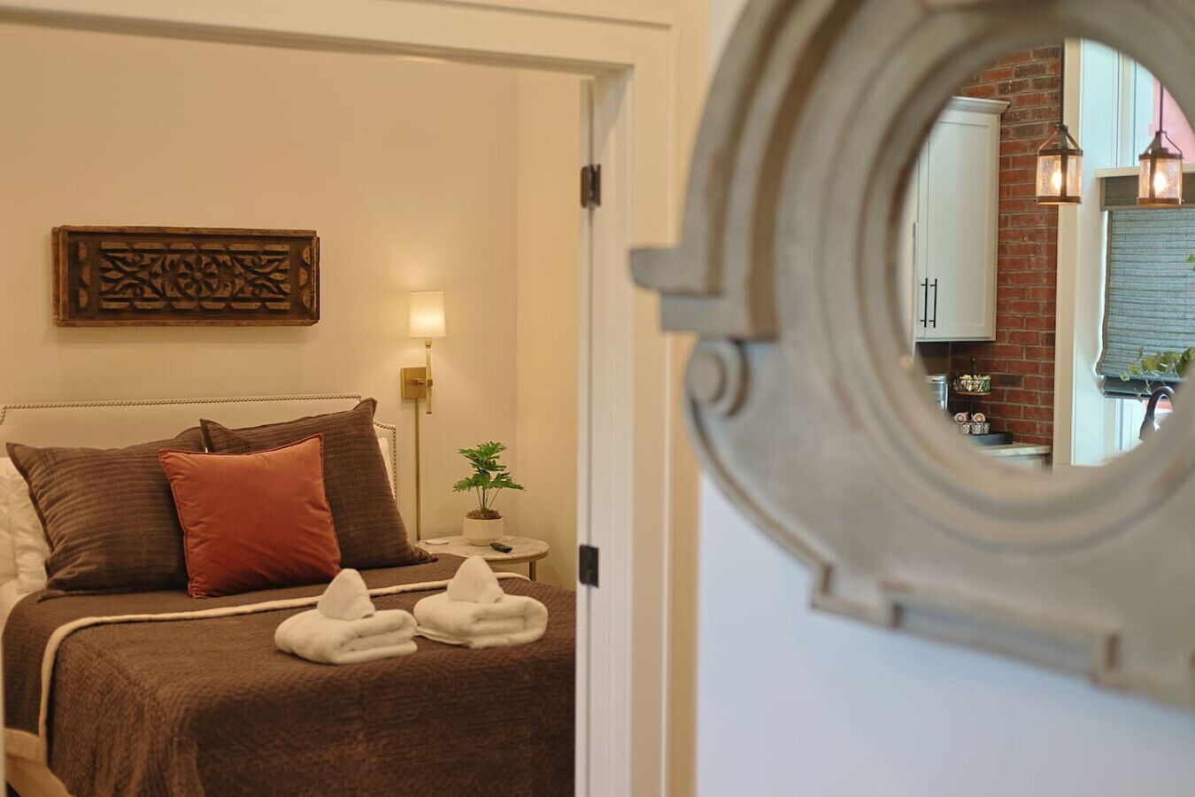 2 habitaciones, escritorio, tabla de planchar con plancha y wifi 