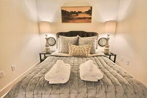 2 bedrooms, desk, iron/ironing board, WiFi