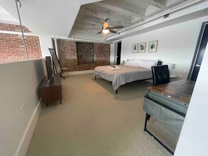 1 bedroom, desk, iron/ironing board, WiFi