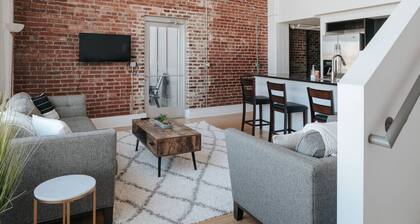 Glass Loft - Walk to Old City & DT Knox