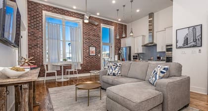 ⋆Modern Old City Loft w/ View of Sunsphere⋆