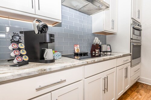 ⋆Modern  Old City Loft w/ View of Sunsphere⋆