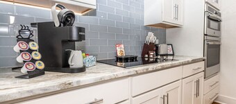 ⋆Modern Old City Loft w/ View of Sunsphere⋆