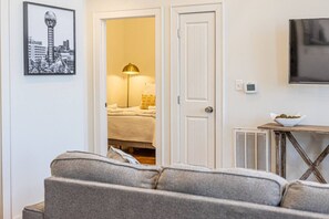 2 عدّة غرف نوم ومكتب ومكواة/لوح كي وواي فاي