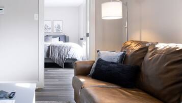 1 habitación, escritorio, tabla de planchar con plancha y wifi