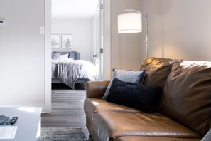 1 bedroom, desk, iron/ironing board, WiFi