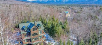 Spacious home, ski views, pool table, foosball, privacy, steps to Mt Wash Hotel and dog friendly!