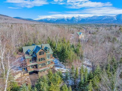 Spacious home, ski views, pool table, foosball, privacy, steps to Mt Wash Hotel and dog friendly!