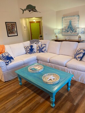 Smart TV, fireplace, books, stereo - Bermuda Bay, Kill Devil Hills, Expansive Sound and Water Views, no cleaning fees (Kill Devil Hills)
