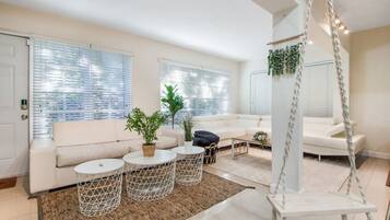 Smart-TV, Tischtennisplatte