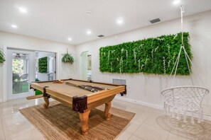 غرفة الألعاب