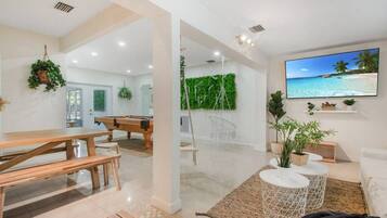 TV connectée, table de tennis de table