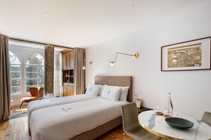 1 bedroom, iron/ironing board, Internet, bed sheets - LP Heritage 1. 03 Executive Studio-Sé Apartamentos (Braga)