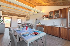 Fridge, microwave, stovetop, coffee/tea maker - Marsari House (SANTA MARIA DI SALA(VE))