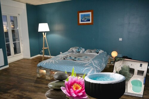 Large room of more than 30m2 for 4 to 5 people