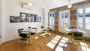 Dining - Lp Heritage 3. 04 Studio w/ balcony -sé apartament (Braga)