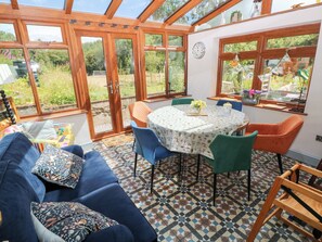 Cottage | Dining
