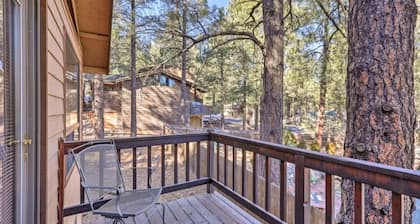 Kathy’s Cabin, King Bed, Hot Tub, Near-NAU, Perfect Year-Round Mountain Getaway!