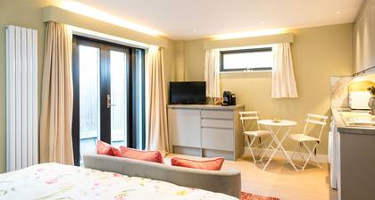 South Downs Studio - bijou hikers hideaway