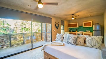 Design Condo, 2 Bedrooms, Balcony | 2 bedrooms, iron/ironing board, free WiFi, bed sheets