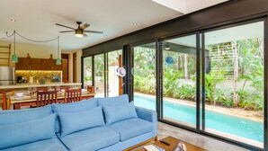 Biệt thự Cao cấp, 4 phòng ngủ, hồ bơi riêng, quang cảnh hồ bơi | Quang cảnh từ phòng