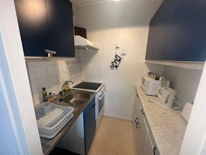 Køleskab, kogeplade, kaffe-/temaskine