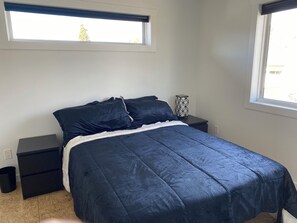 2 bedrooms, desk, iron/ironing board, free WiFi - 2 bedroom Mountain View suite in Beautiful Penticton (Penticton)