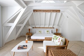 4 chambres, coffres-forts dans les chambres, bureau